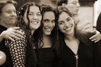 Juliana, Viviana e Fabina no ltimo concerto de 2004 - foto: Luis Fernando Carbonari