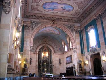 Vista interior da Basílica do Carmo