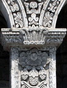 detalhe do claustro dos jesutas em Arequipa (Peru)