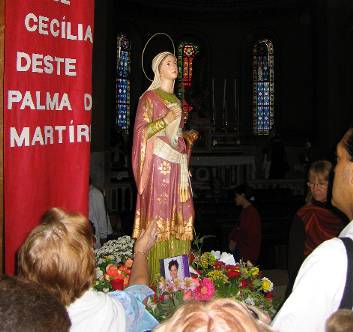 Imagem de Santa Ceclia e fiis, missa festiva - 2004