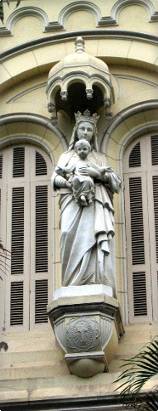 imagem na fachada do Colégio - Nossa Senhora de Sion